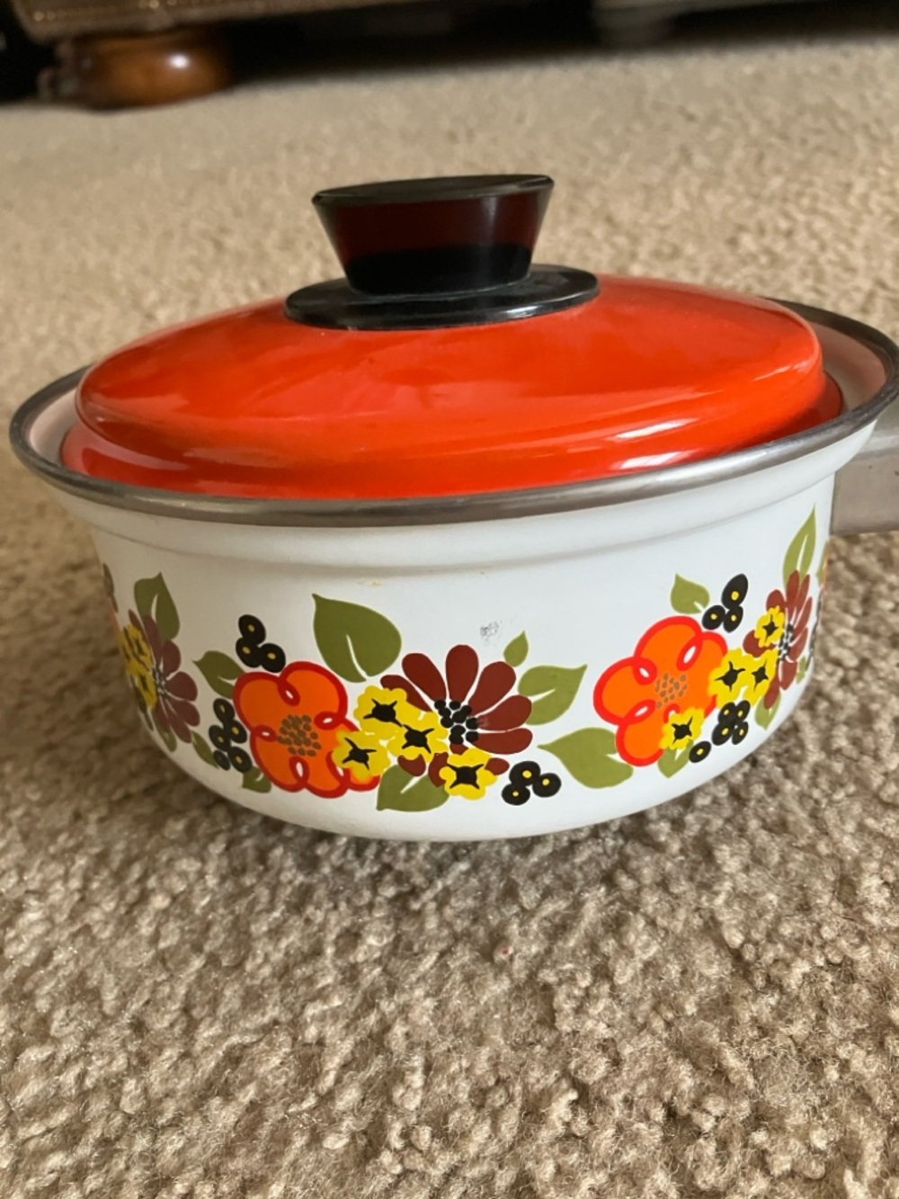Vintage Floral Enamel Saucepan with Orange Lid - Picture 4 of 10